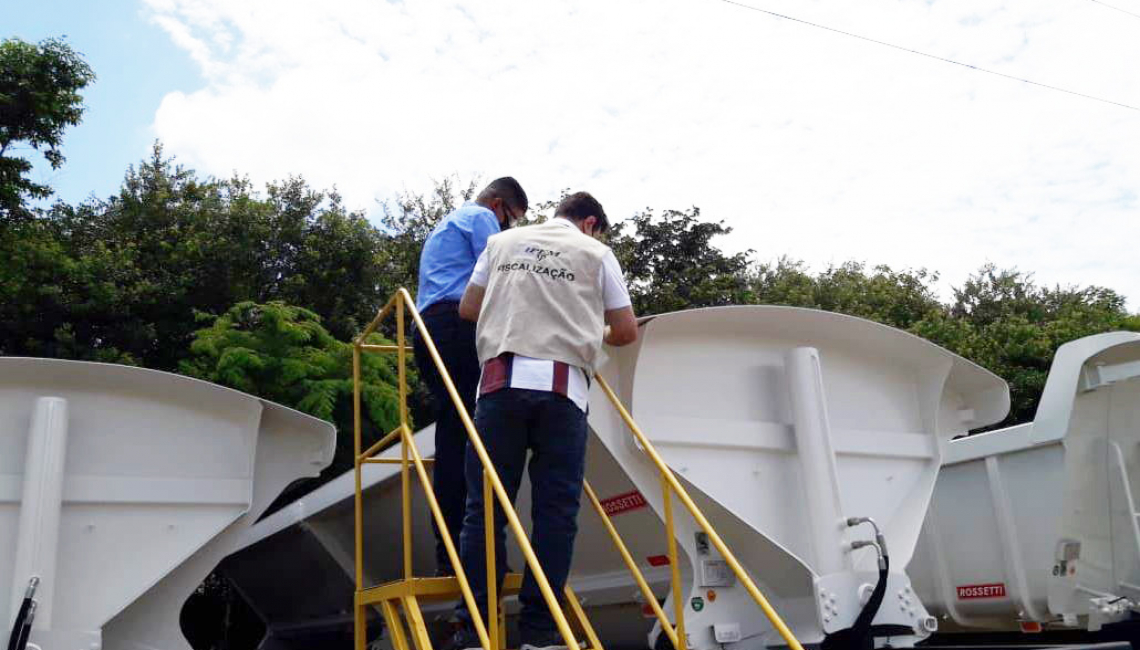 Em Guarulhos, Ipem-SP verifica carroçarias para cargas sólidas utilizadas nas áreas agrícola e construção civil